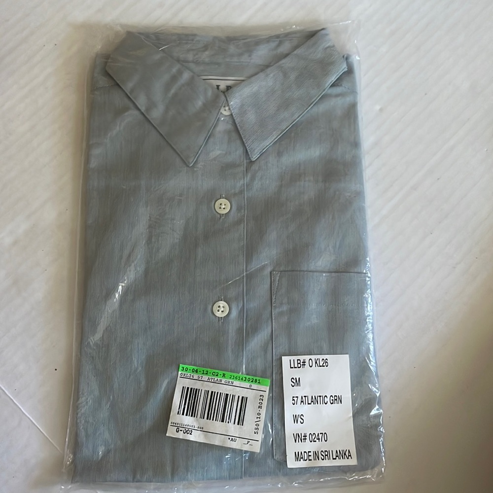 LL Bean shirt size SM light green